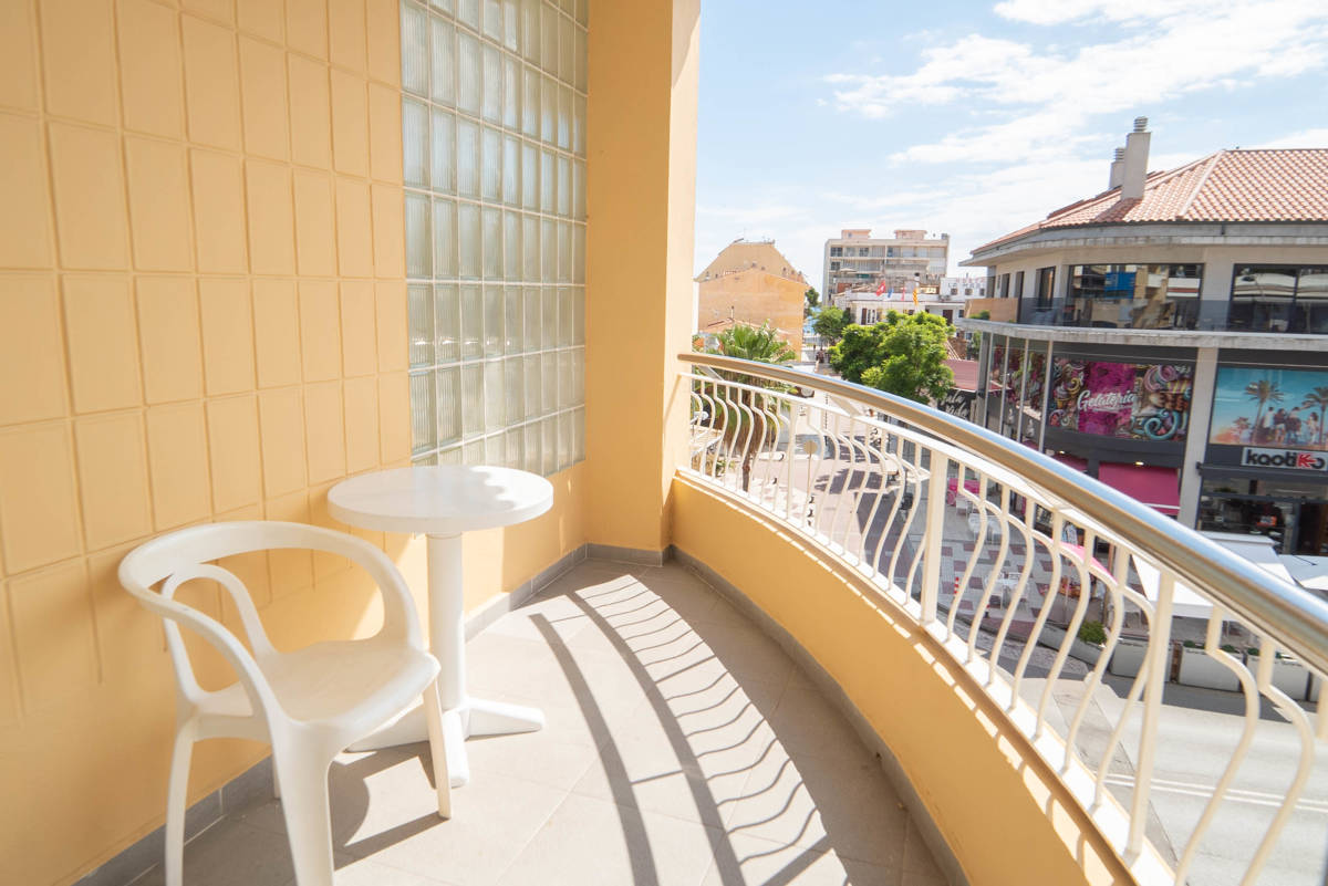 Single rooms with balcony