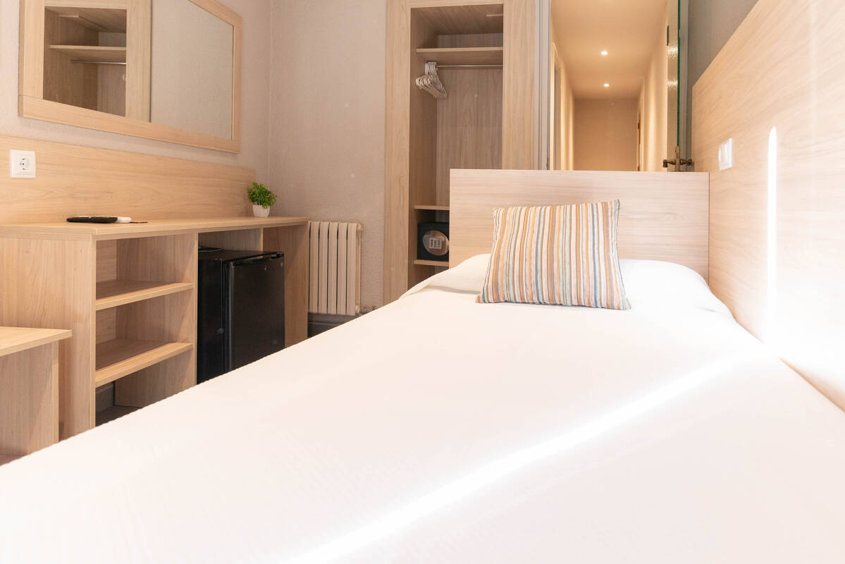 Single rooms with balcony