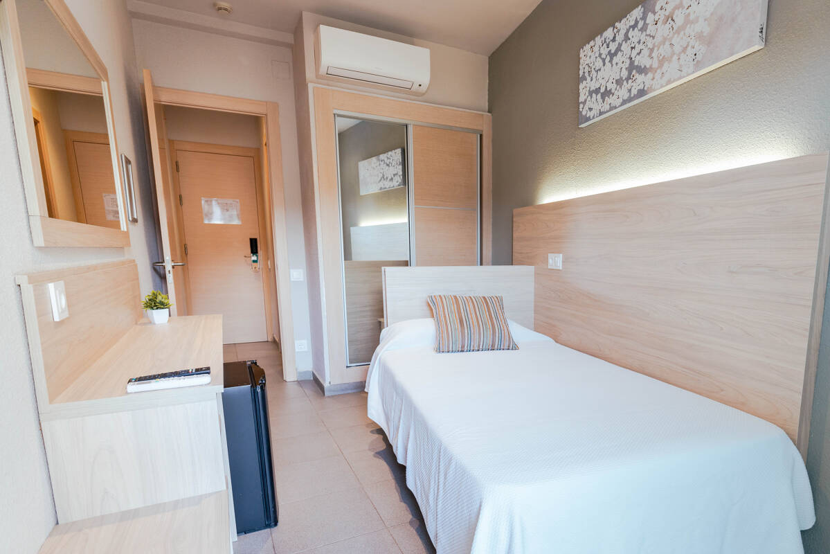 Single rooms with balcony