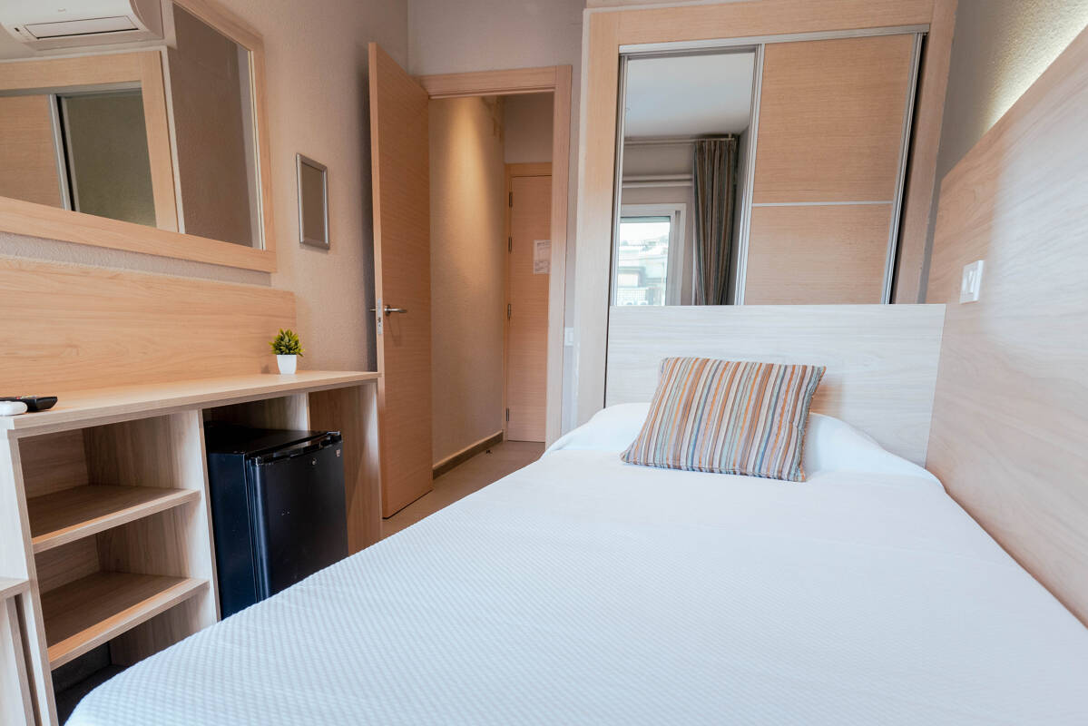 Single rooms with balcony