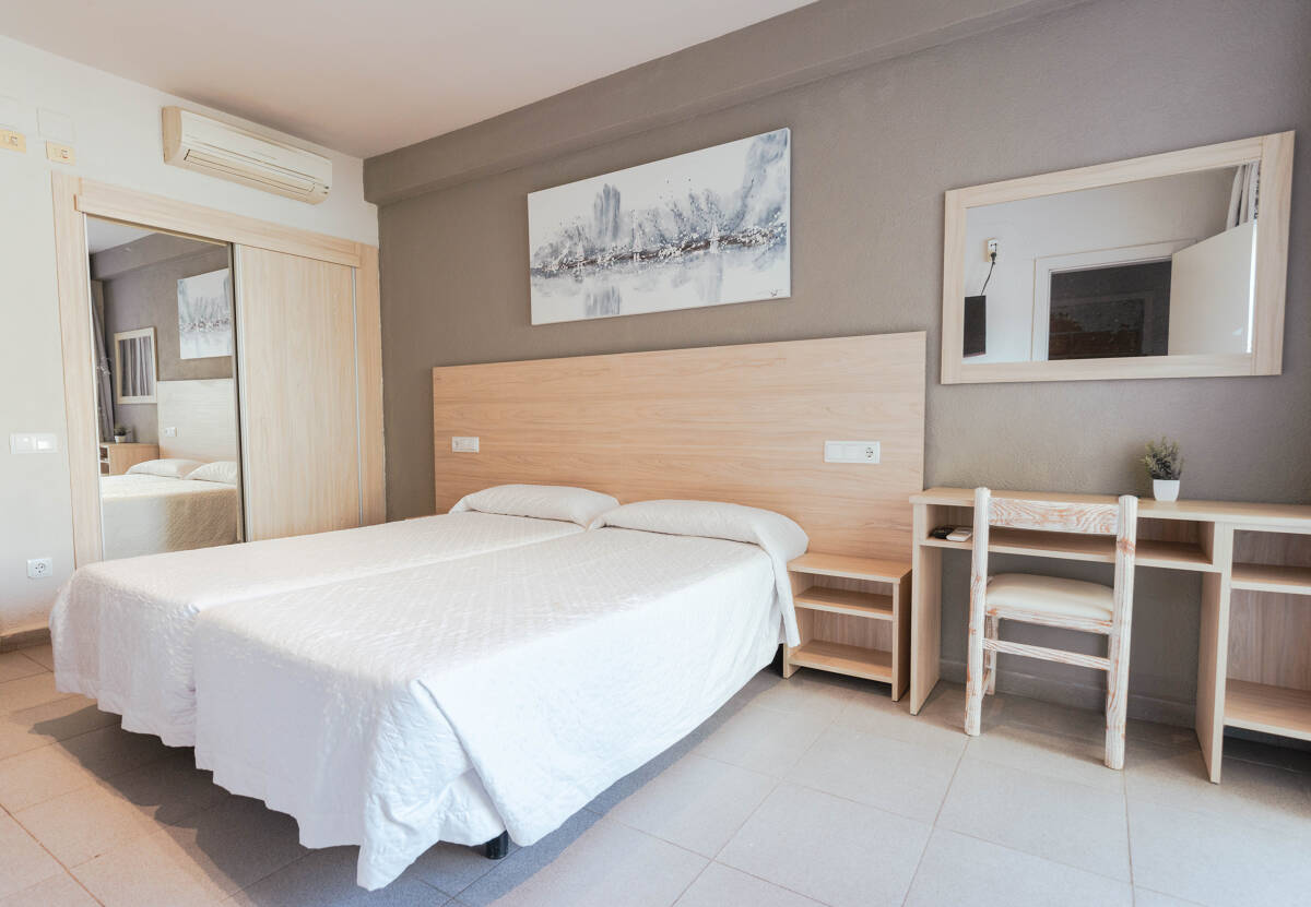 Vierpersoonskamer met balkon en 2 badkamers