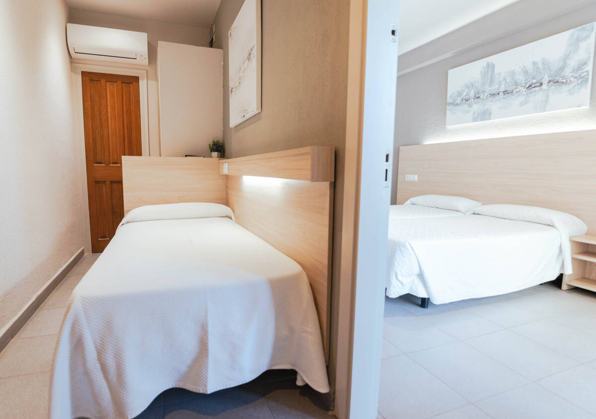 Vierpersoonskamer met balkon en 2 badkamers