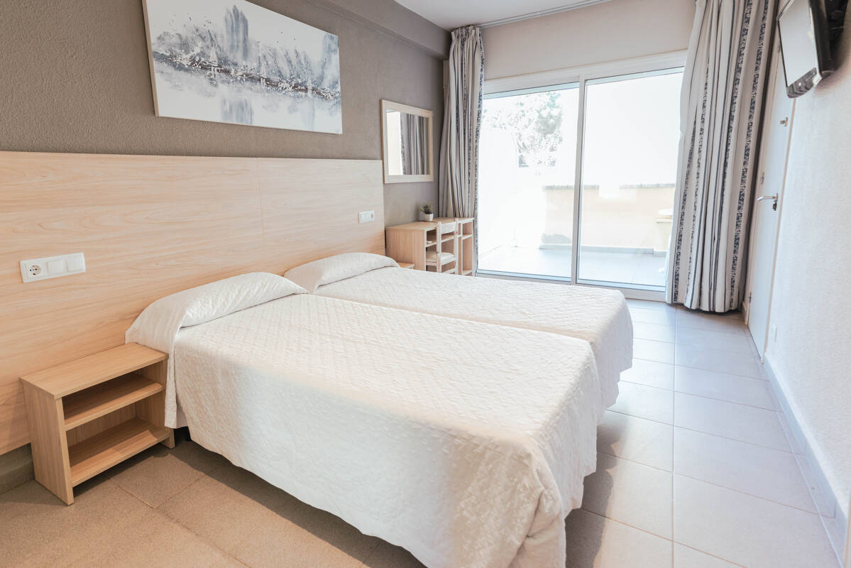 Vierpersoonskamer met balkon en 2 badkamers