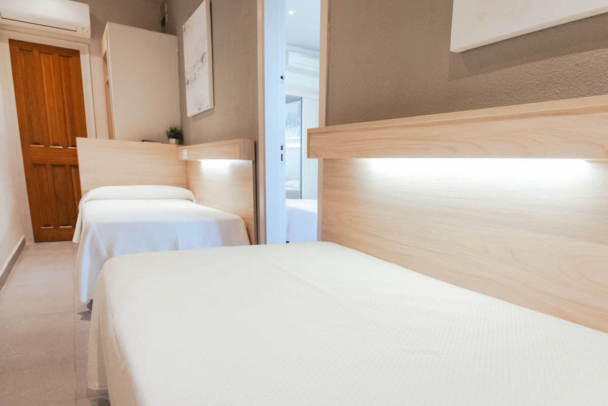 Vierpersoonskamer met balkon en 2 badkamers