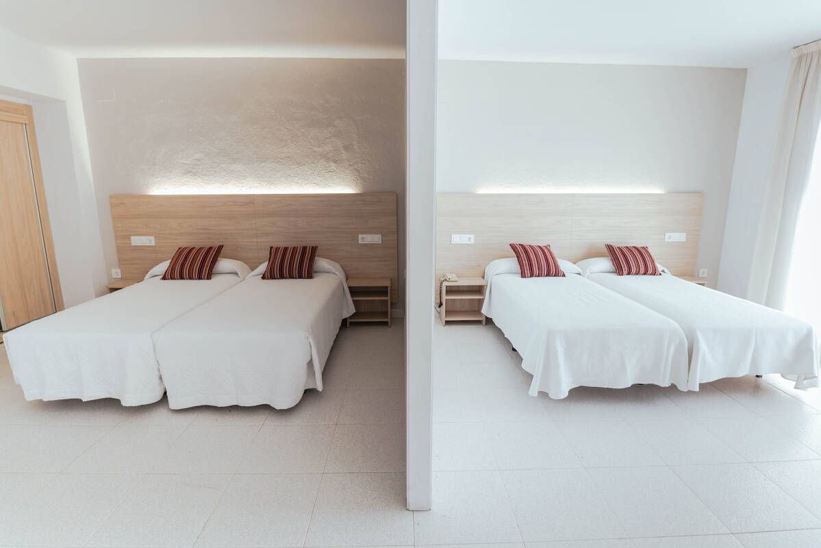 Quintuple with balcony