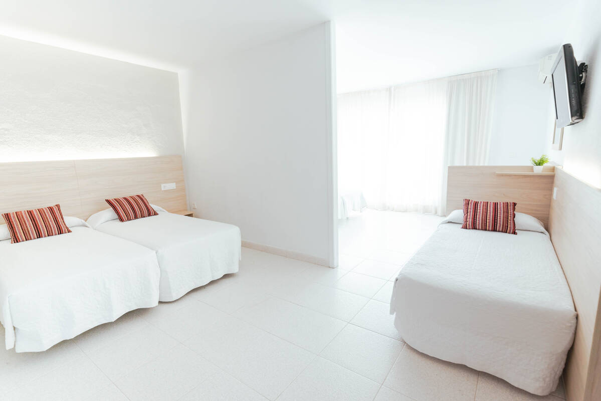 Quintuple with balcony