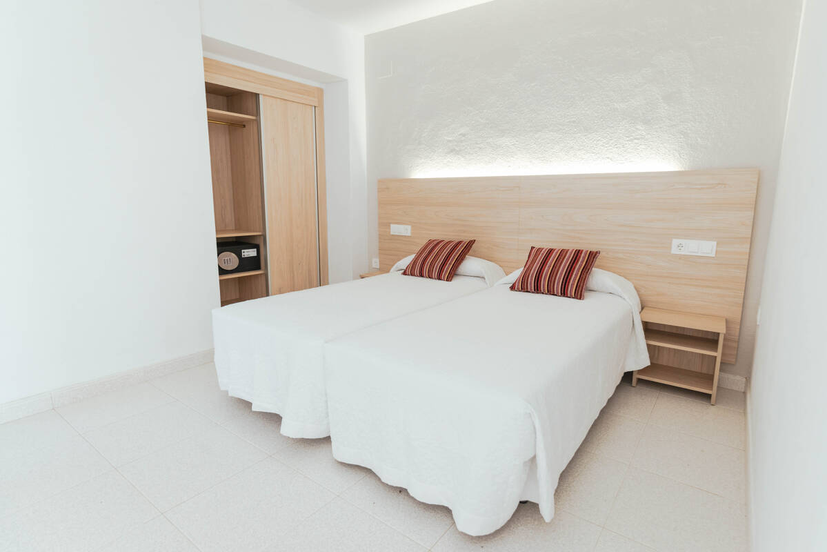 Quintuple with balcony